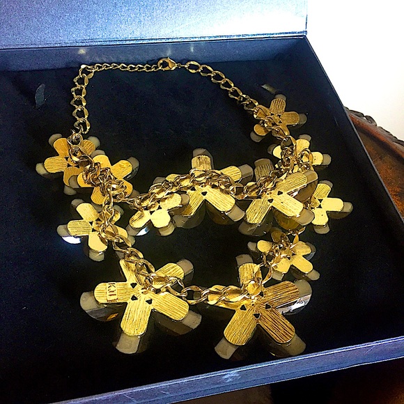 Kenneth Jay Lane Gold Tone Layered Flower Necklace - Picture 9 of 13
